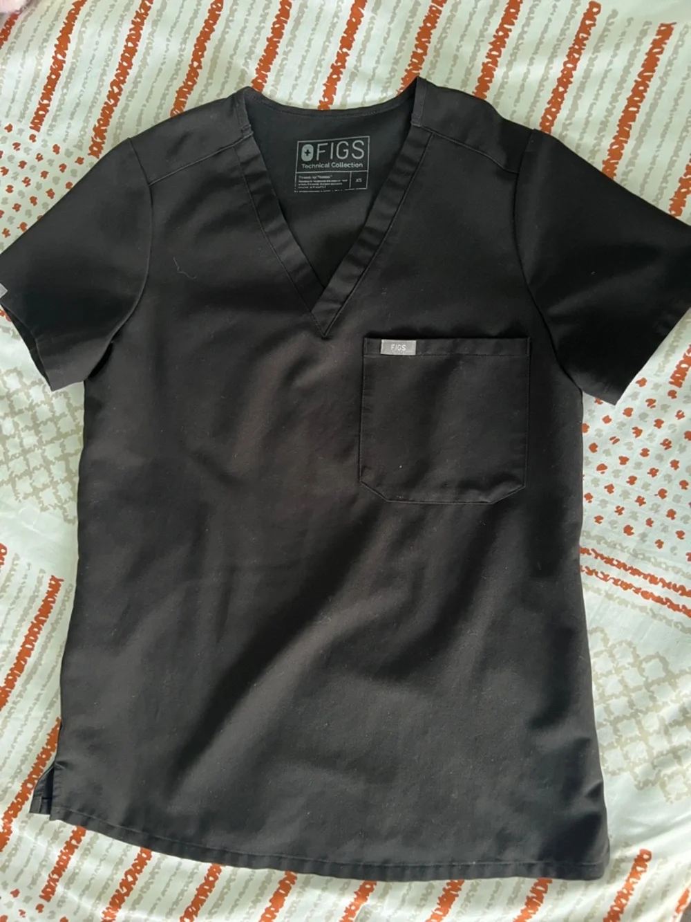 FIGS Women’s Black V-Neck Short Sleeve Scrub Top - Picture 1 of 3